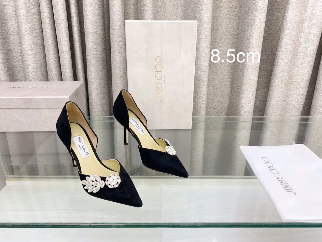 👟👟Ex-factory price 600👟👟 JIMMY CHOO Jimmy Choo counter new leaf diamond hollow shoes 👠 (high quality) 🌈Material: imported cashmere, lining sheepskin ✔️Original customization of rhinestones ➰Italian leather outsole ✨Heel height: 8.5cm/10cm ✨Number of codes: 35~39 (34, 40, 41, 42 are custom-made and cannot be returned or exchanged)